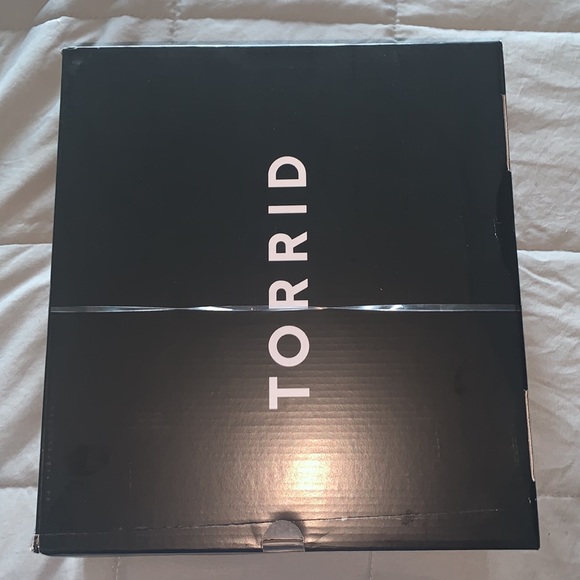 Torrid Camo ankle booties - Picture 6 of 6